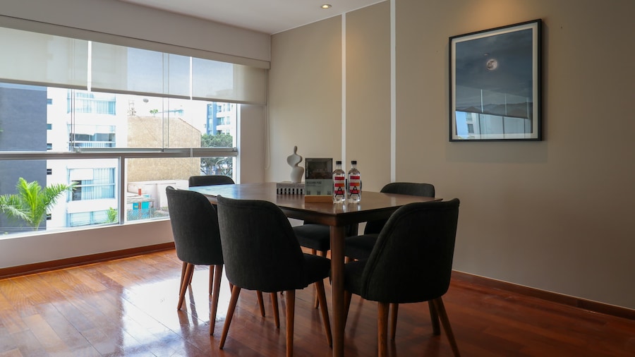 w Deluxe 3BR Duplex w Balcony in Miraflores