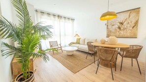 TV - Sonora - Malaga Towers Apartment (Málaga)