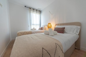 2 bedrooms, desk, iron/ironing board, WiFi - Zapotlan - Malaga Towers Apartment (Málaga)