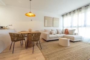 TV - Zapotlan - Malaga Towers Apartment (Málaga)