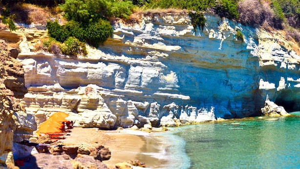 A coastal landscape with cliffs and a clear blue sea. - Altair Blue Villa - Private Jacuzzi and Views (Hersonissos)