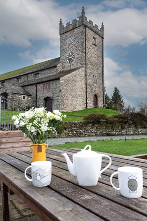 Outdoor dining - The Roost (Hawkshead)