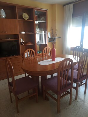 Dining - Apartment 'Can Molone' with Wi-Fi (Cornudella de Montsant)