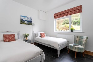 2 bedrooms, iron/ironing board, free WiFi, bed sheets - Pepper Cottage (Ambleside)