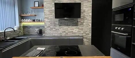 Fridge, microwave, oven, stovetop