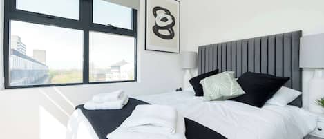 Iron/ironing board, WiFi, bed sheets