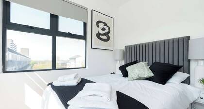 Charming Southampton Apartment: Modern Comfort Near City Center