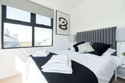 Charming Southampton Apartment: Modern Comfort Near City Center