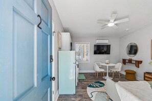 Iron/ironing board, free WiFi, bed sheets - Wave Resort Madeira Beach Florida Studio 2 w/ Pool (Madeira Beach)
