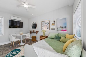 Iron/ironing board, free WiFi, bed sheets - Wave Resort Madeira Beach Florida Studio 2 w/ Pool (Madeira Beach)