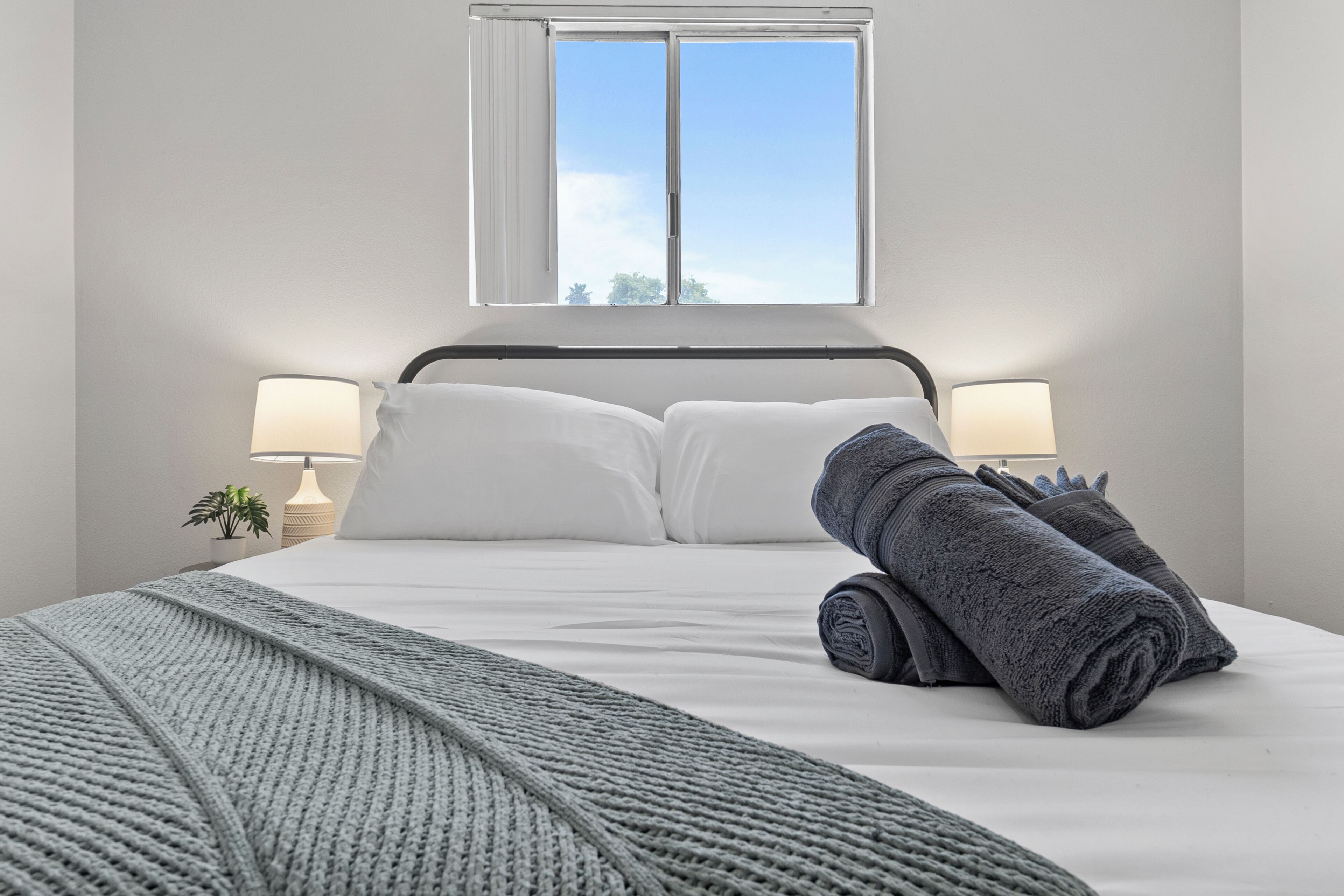 Iron/ironing board, WiFi, bed sheets