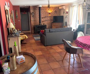 TV, fireplace, DVD player, ping pong - The red house (Hourtin)