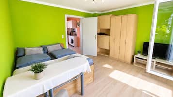 2 bedrooms, desk, iron/ironing board, free WiFi