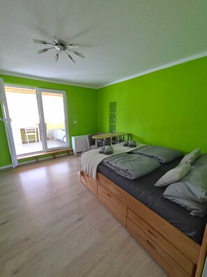 2 Schlafzimmer, Schreibtisch, Bügeleisen/Bügelbrett, kostenloses WLAN