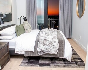 Room - Modern, fully furnished with unique trending style at Ellipse. (Midrand)