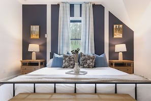 7 bedrooms, iron/ironing board, free WiFi, bed sheets