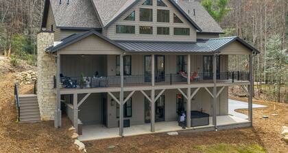 NEW Lakefront Beach, Game Room, Hot Tub, Treehouse, Kayaks, Dock, Movie Room