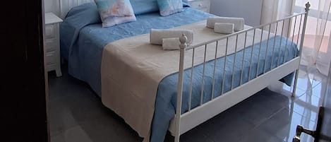 Iron/ironing board, travel cot, free WiFi, bed sheets