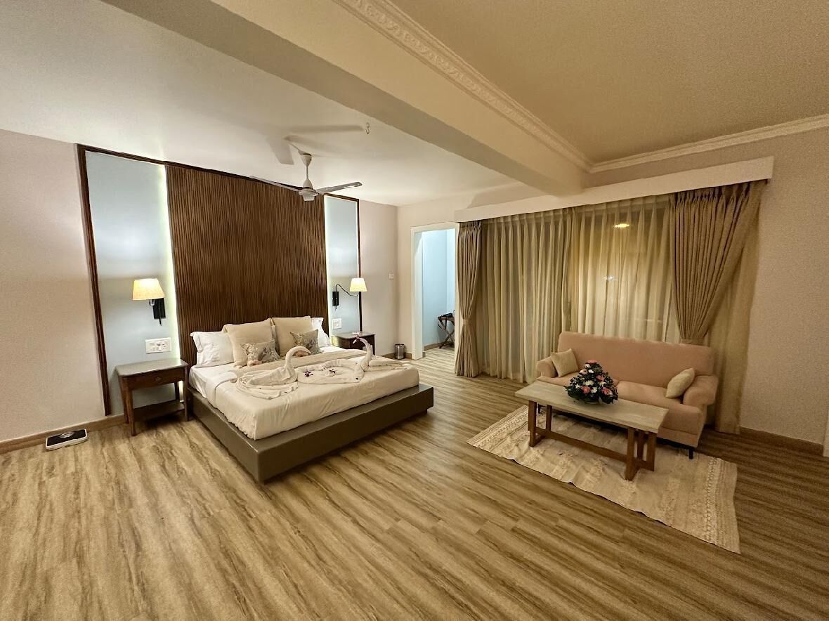Luxury Suite | Desk, laptop workspace, free WiFi