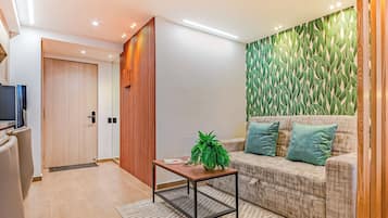 Junior-Apartment, Balkon, Stadtblick | Wohnbereich