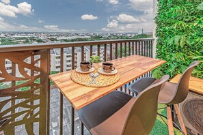 Luxury Apartment, Balcony, City View | Terrace/patio - Edificio Habitare Cristales (Cali)