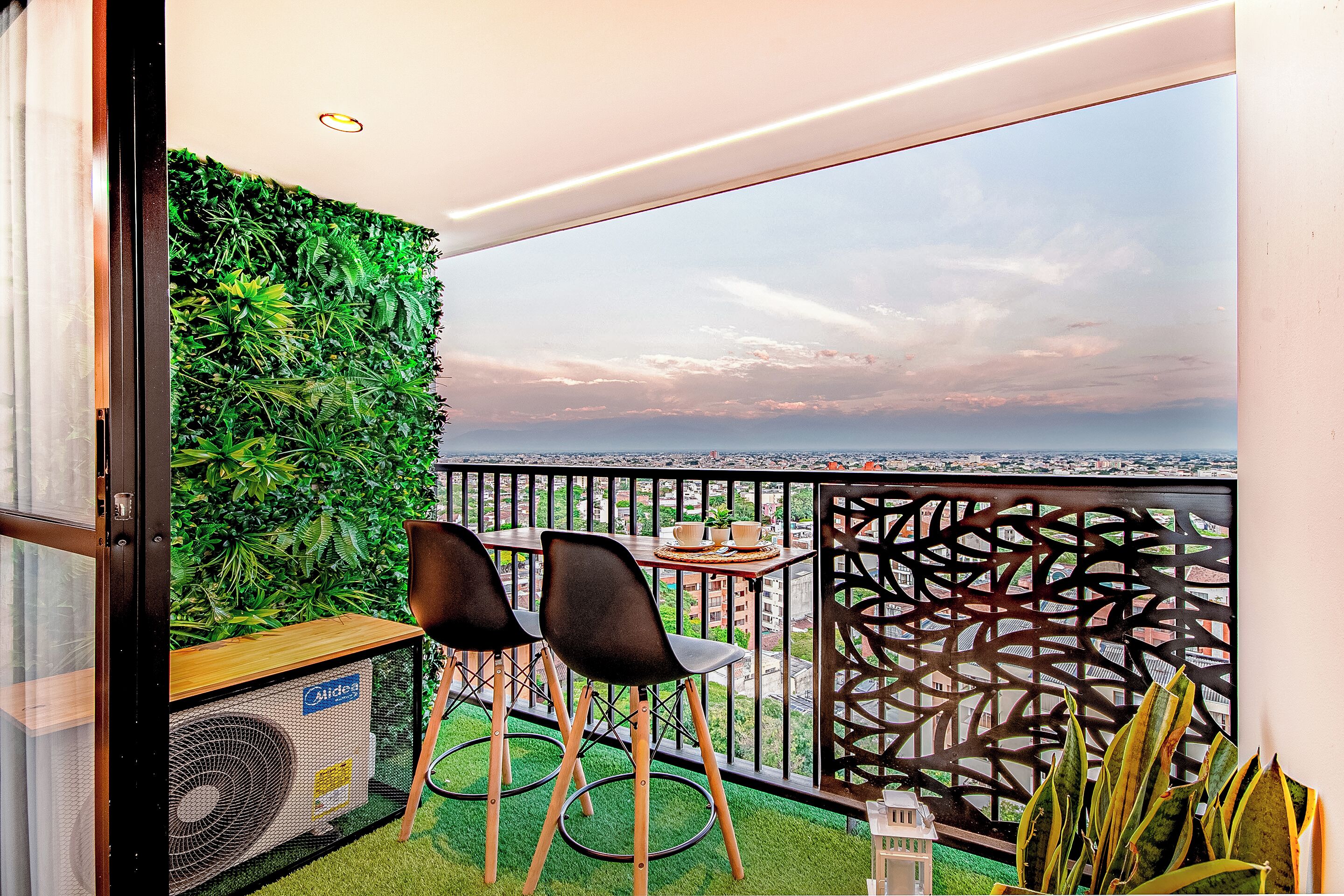 Appartement Luxe, balcon, vue ville | Terrasse/Patio