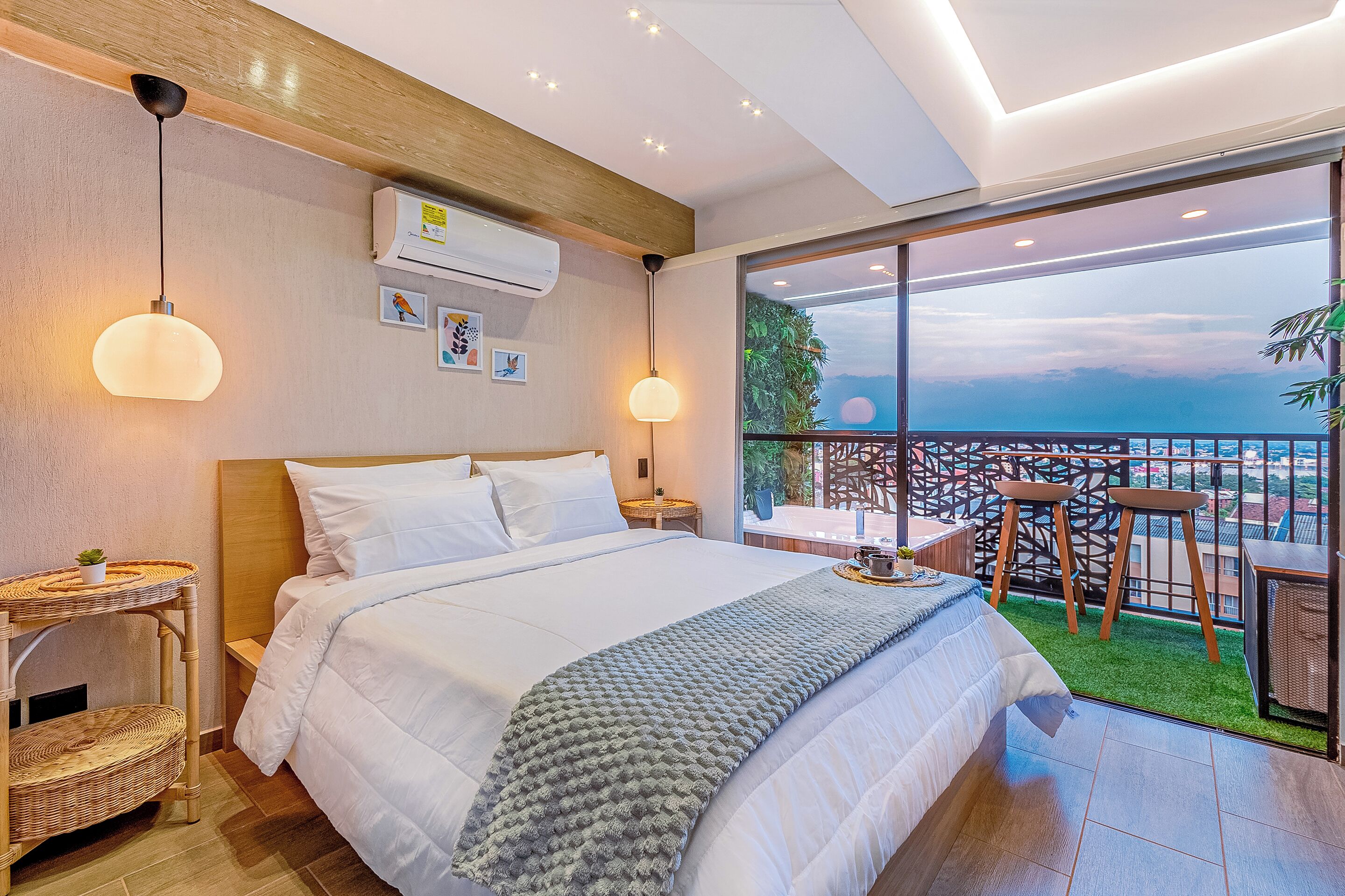 Apartamento superluxo, sacada, vista para a cidade | Wi-Fi de cortesia