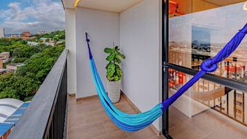 Departamento junior, balcón, vista a la ciudad | Terraza o patio