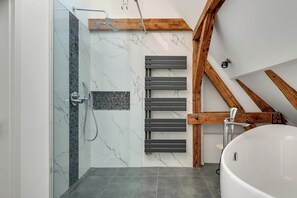 Bathroom - Skylight Loft- z wanną i parkingiem  (Sopot)