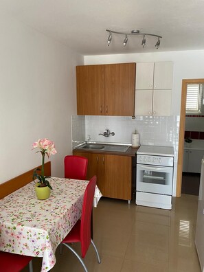 Classic-Apartment, Gartenblick | Eigene Küche
