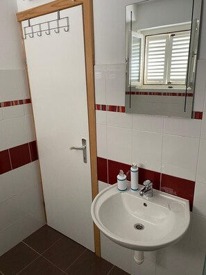 Classic-Apartment, Gartenblick | Badezimmer