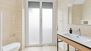 Unclassified image, 3 of 12, button - Essentia Boutique Rooms 102 – A comfortable break in central Cagliari ✨ (Cagliari)