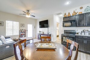 House (2 Bedrooms) | Interior - Private Acreage, Pet-friendly Yard! Gilbert Haven (Gilbert)