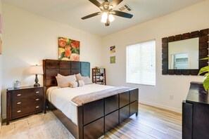 House (2 Bedrooms) | Interior - Private Acreage, Pet-friendly Yard! Gilbert Haven (Gilbert)
