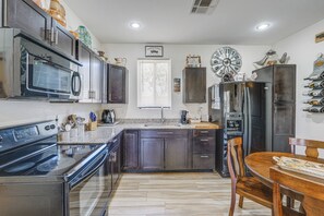 House (2 Bedrooms) | Interior - Private Acreage, Pet-friendly Yard! Gilbert Haven (Gilbert)