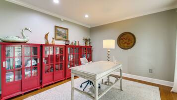 House (5 Bedrooms) | Interior