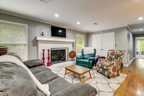 House (5 Bedrooms) | Interior - Walk to Main St! 4-acre Family Escape in London (London)