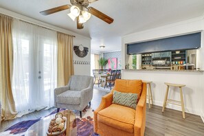 Apartment (3 Bedrooms) | Interior - 6 Mi to At&t Stadium! Texan-themed Townhome (Arlington)