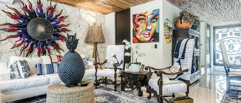 Casa (Multiple Bedrooms) | Interior