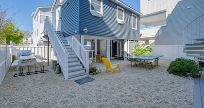 Walk to Bay Village, Beaches & More! Cozy Cottage