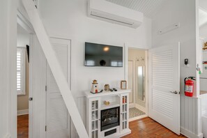 Cottage (2 Bedrooms) | Interior