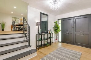 Interior - Green Lantern: Game Room, Furnished Deck, Modern (Lexington)