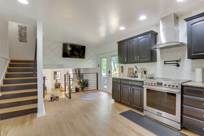House (3 Bedrooms) | Interior - Green Lantern: Game Room, Furnished Deck, Modern (Lexington)