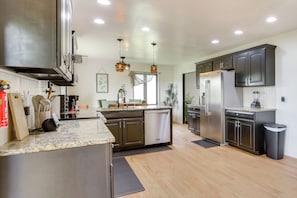 House (3 Bedrooms) | Interior - Green Lantern: Game Room, Furnished Deck, Modern (Lexington)