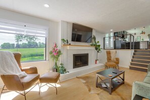 House (3 Bedrooms) | Interior - Green Lantern: Game Room, Furnished Deck, Modern (Lexington)