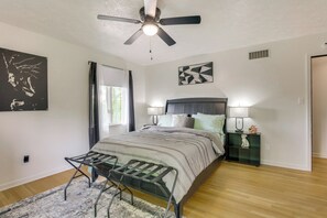 Interior - Green Lantern: Game Room, Furnished Deck, Modern (Lexington)