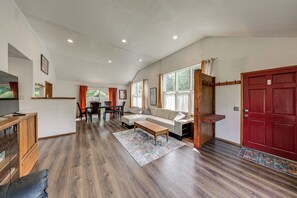 Interior - Combined Main House + Studio in Oak Harbor! (Oak Harbor)