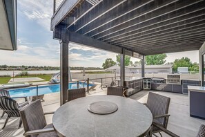 Interior - Pool, Hot Tub, Dock & Views! Luxe Moses Lake Manor (Moses Lake)