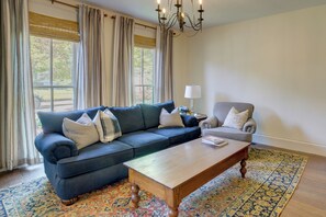 Interior - 2nd Street Inn: Historic 1870s Gem Steps From Main (Madison)