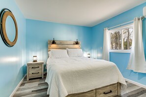 Interior - Walk to Sand Lake Beach! Family Escape w/ Fire Pit (National City)
